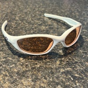 Women’s Oakley sunglasses
